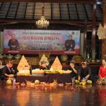 TUTUR LISAN DALANG JEMBLUNG UNIK, ETNIK, DAN ANTIK