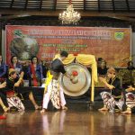 TARI MBABAR GANGSA SEBUAH GAMBARAN PEMBUATAN GAMELAN DARI SUKOHARJO