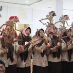 GEN Z JAKARTA BELAJAR WAYANG DI PENTAS PRESENSIA